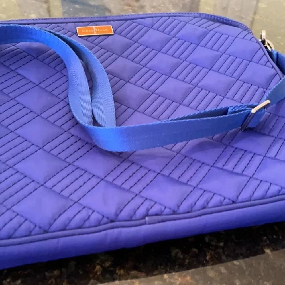 Cole Haan Indigo Quilted Padded Laptop Case EUC